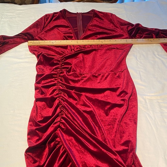 Luxurious Velvet Long Sleeve Dress in Deep Red - Picture 3 of 6
